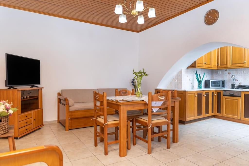 Avgerinos Villa Naxos City ภายนอก รูปภาพ